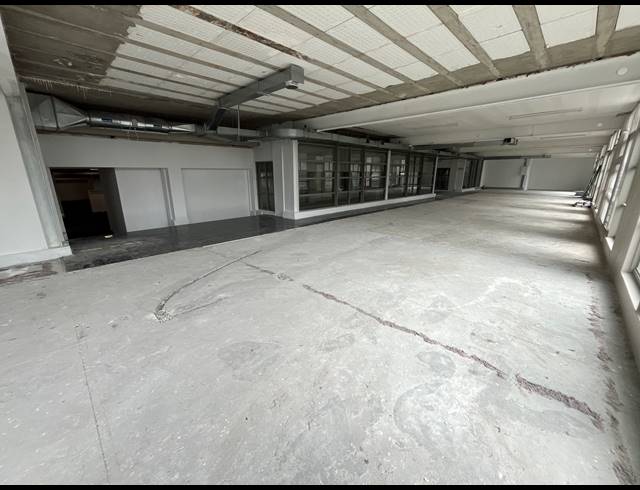 343M² BUSINESS TO LET IN WOODSTOCK